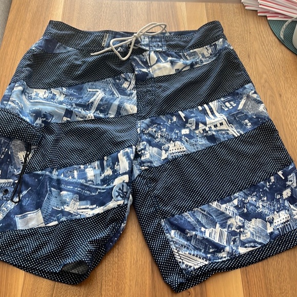 NWOT Zoo York Board Shorts
Size 34z excellent condition colour blue.
#.320A - Picture 1 of 10